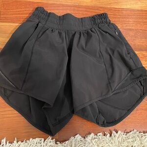 Lululemon hotty hot shorts Sz 0; 2.5in  Athletic with Elastic Waistband